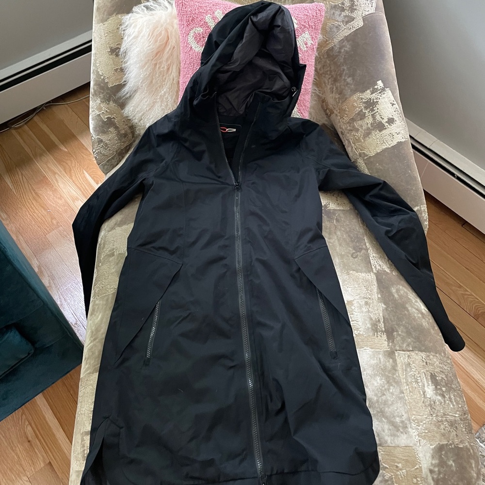 LULULEMON RAIN PARKA